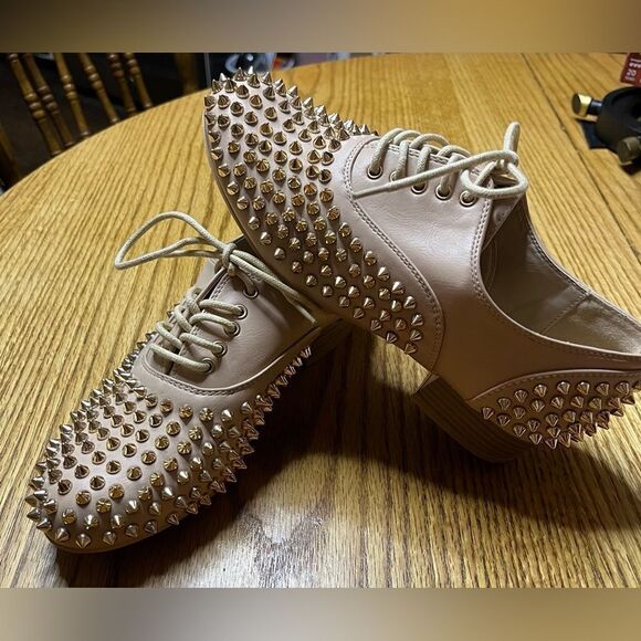 EUC Spiked Saddle Shoe Nude Gold 7M - Picture 2 of 8